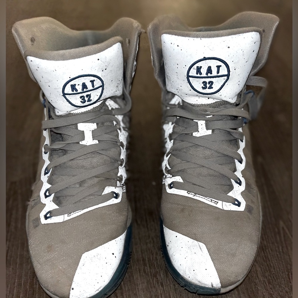 Nike Carl Anthony towns shoes